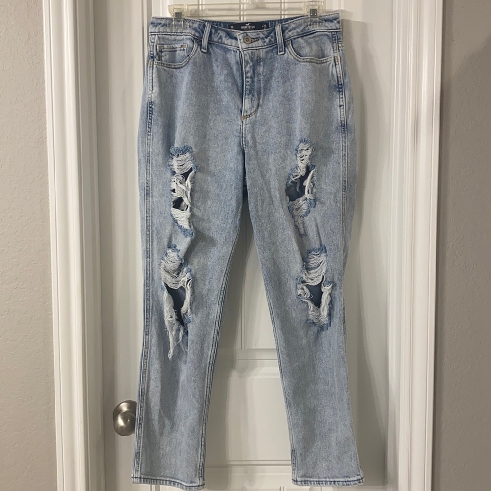 Hollister Curvy High-Rise Mom Jeans